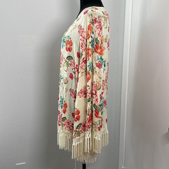 Floral Cardigan with Tassels - Picture 3 of 4